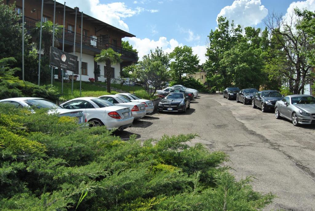 La Locanna Hotel Serramazzoni Екстериор снимка